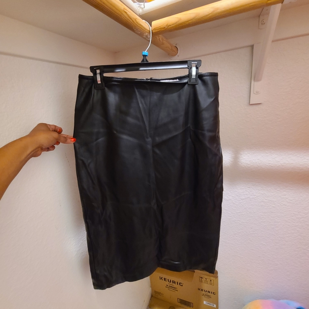 Shoe Dazzle Black Pencil Skirt - Picture 2 of 7